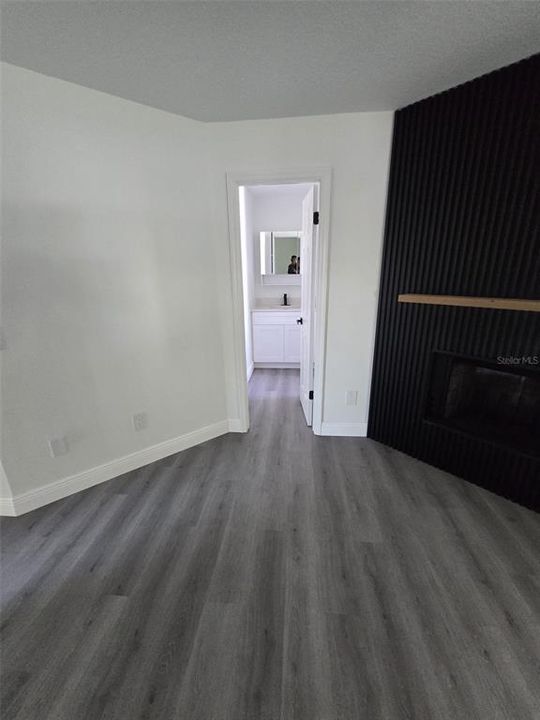 For Sale: $369,000 (3 beds, 2 baths, 1404 Square Feet)