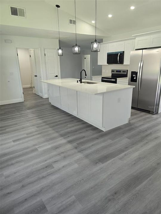For Sale: $369,000 (3 beds, 2 baths, 1404 Square Feet)