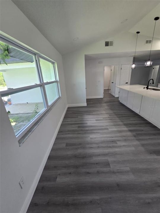 For Sale: $369,000 (3 beds, 2 baths, 1404 Square Feet)
