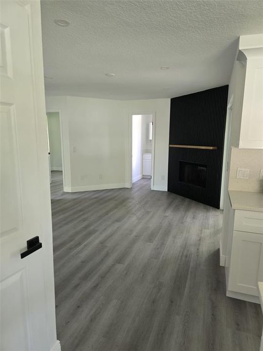 For Sale: $369,000 (3 beds, 2 baths, 1404 Square Feet)