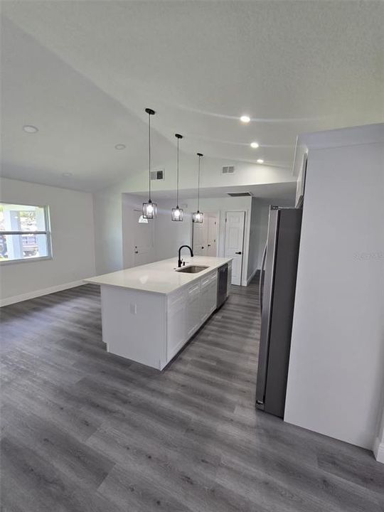 For Sale: $369,000 (3 beds, 2 baths, 1404 Square Feet)