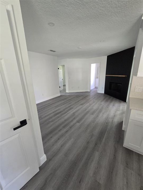 For Sale: $369,000 (3 beds, 2 baths, 1404 Square Feet)