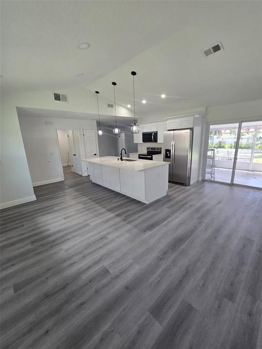 For Sale: $369,000 (3 beds, 2 baths, 1404 Square Feet)