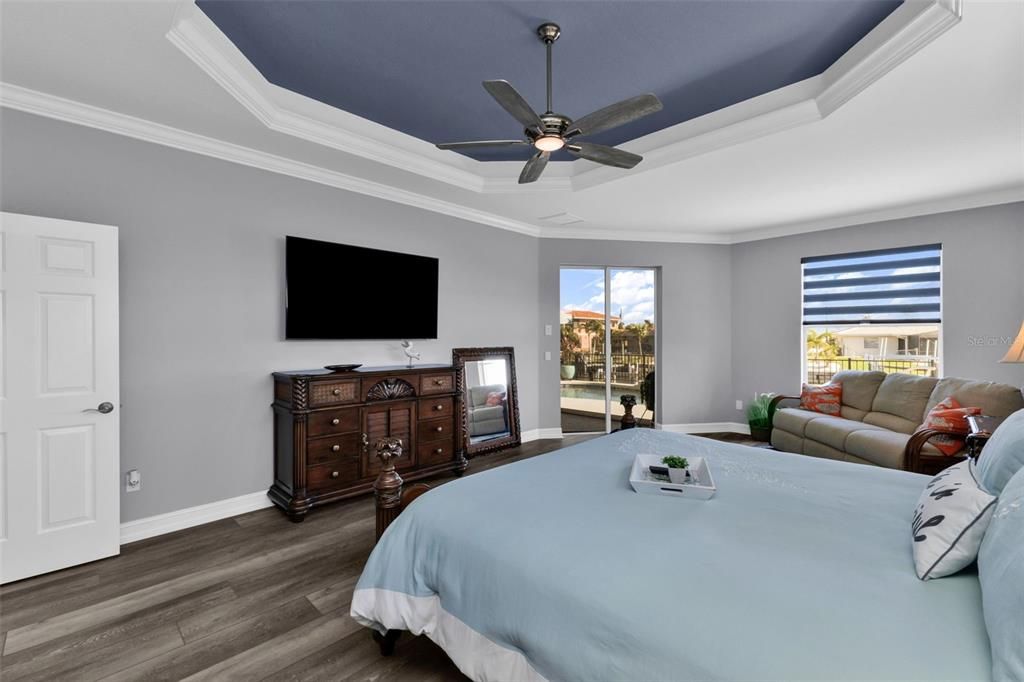 Active With Contract: $1,049,000 (3 beds, 2 baths, 2528 Square Feet)