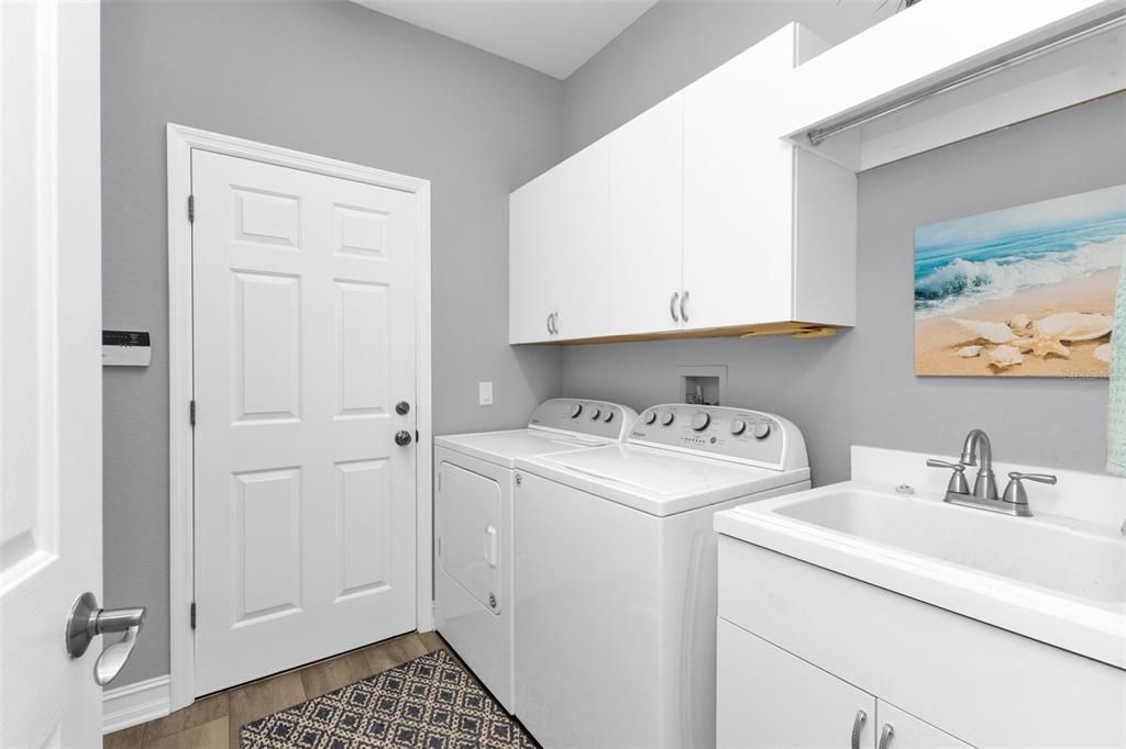 Active With Contract: $1,049,000 (3 beds, 2 baths, 2528 Square Feet)