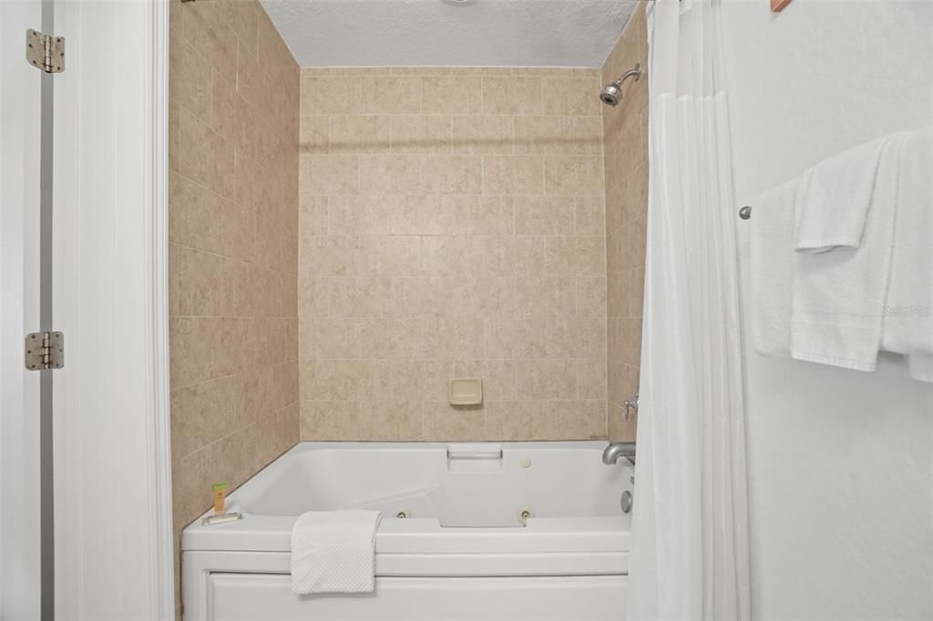 На продажу: $599,000 (2 спален, 2 ванн, 1170 Квадратных фут)