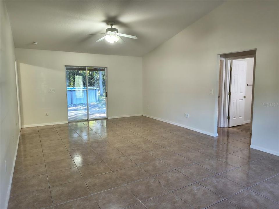 En Venta: $245,000 (3 camas, 2 baños, 1066 Pies cuadrados)