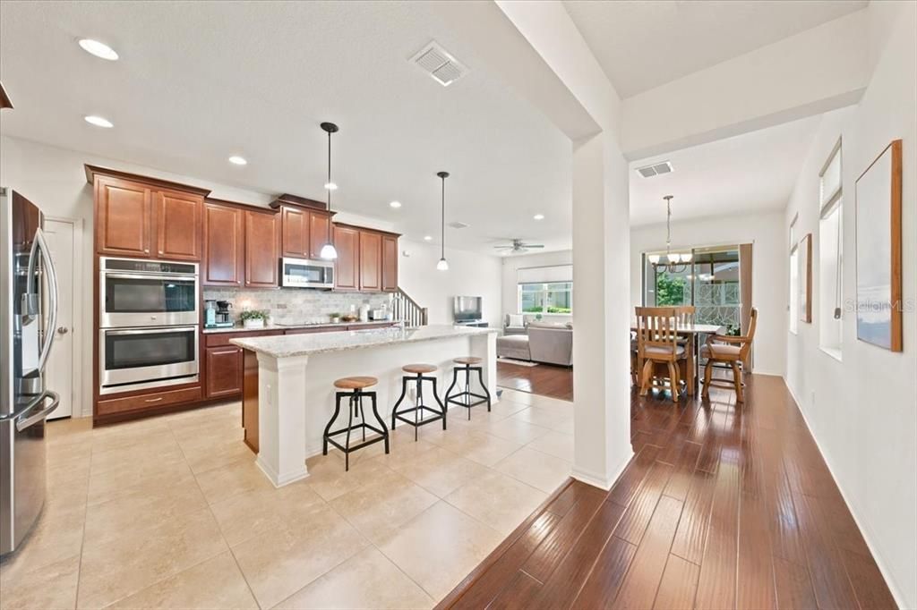 En Venta: $519,000 (3 camas, 2 baños, 2200 Pies cuadrados)