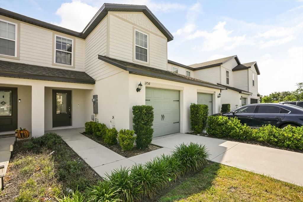 For Rent: $1,900 (3 beds, 2 baths, 1616 Square Feet)