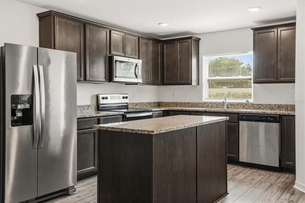 For Rent: $1,900 (3 beds, 2 baths, 1616 Square Feet)