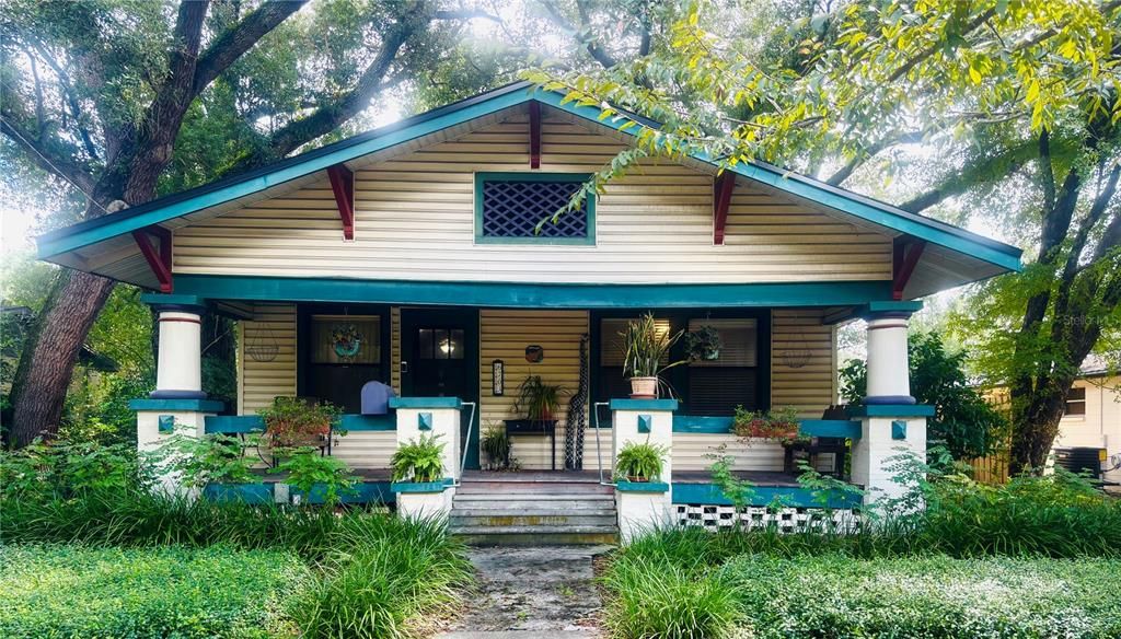 For Sale: $325,000 (3 beds, 2 baths, 1064 Square Feet)