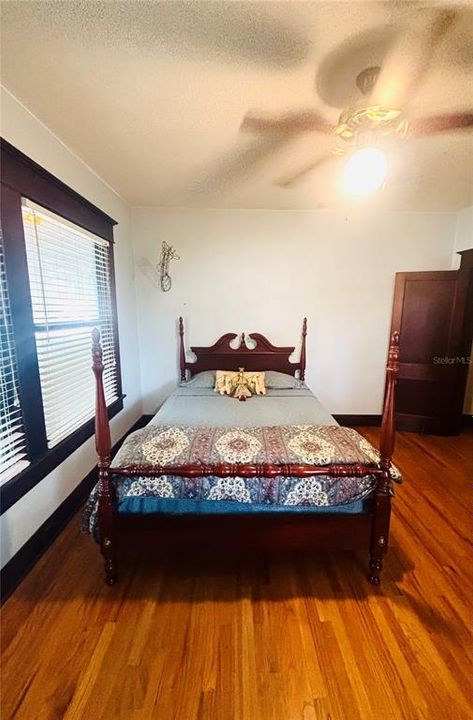 For Sale: $325,000 (3 beds, 2 baths, 1064 Square Feet)
