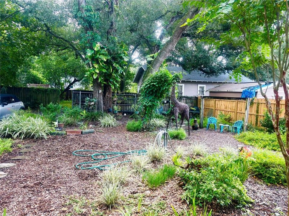 For Sale: $325,000 (3 beds, 2 baths, 1064 Square Feet)