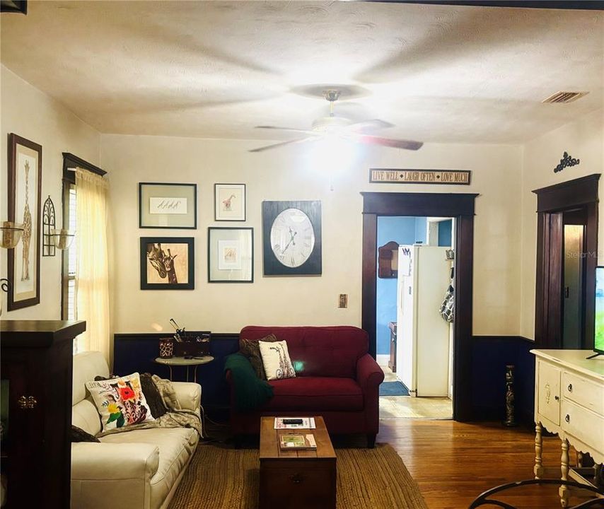 For Sale: $325,000 (3 beds, 2 baths, 1064 Square Feet)
