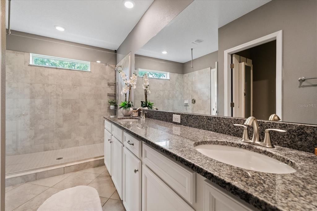 На продажу: $439,000 (3 спален, 2 ванн, 1933 Квадратных фут)
