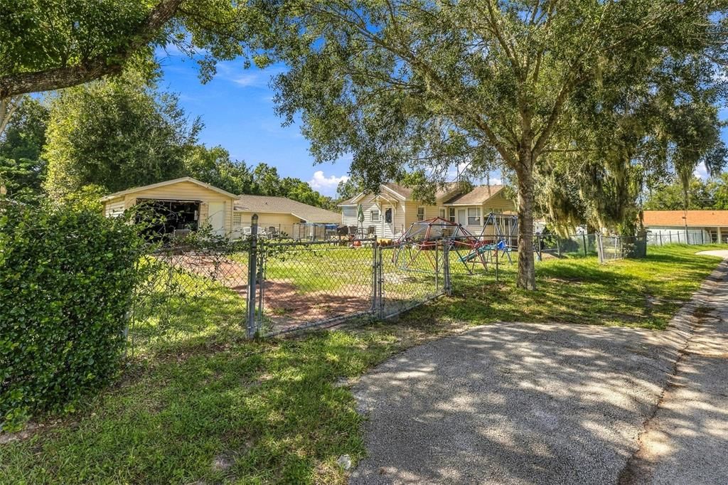 For Sale: $209,900 (2 beds, 1 baths, 846 Square Feet)