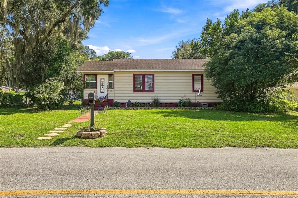 For Sale: $209,900 (2 beds, 1 baths, 846 Square Feet)