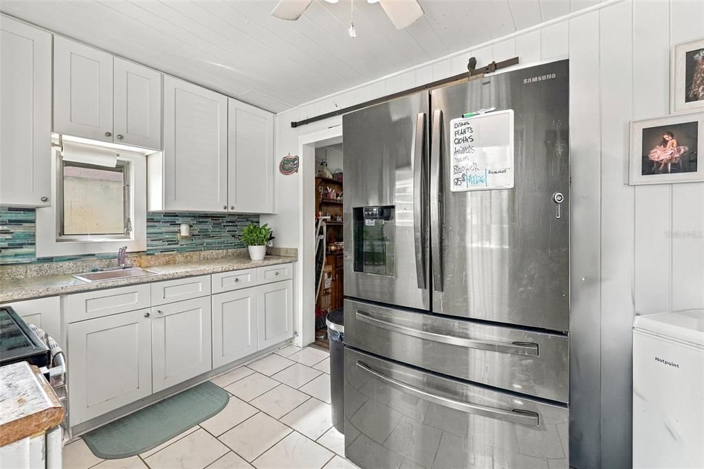 For Sale: $209,900 (2 beds, 1 baths, 846 Square Feet)