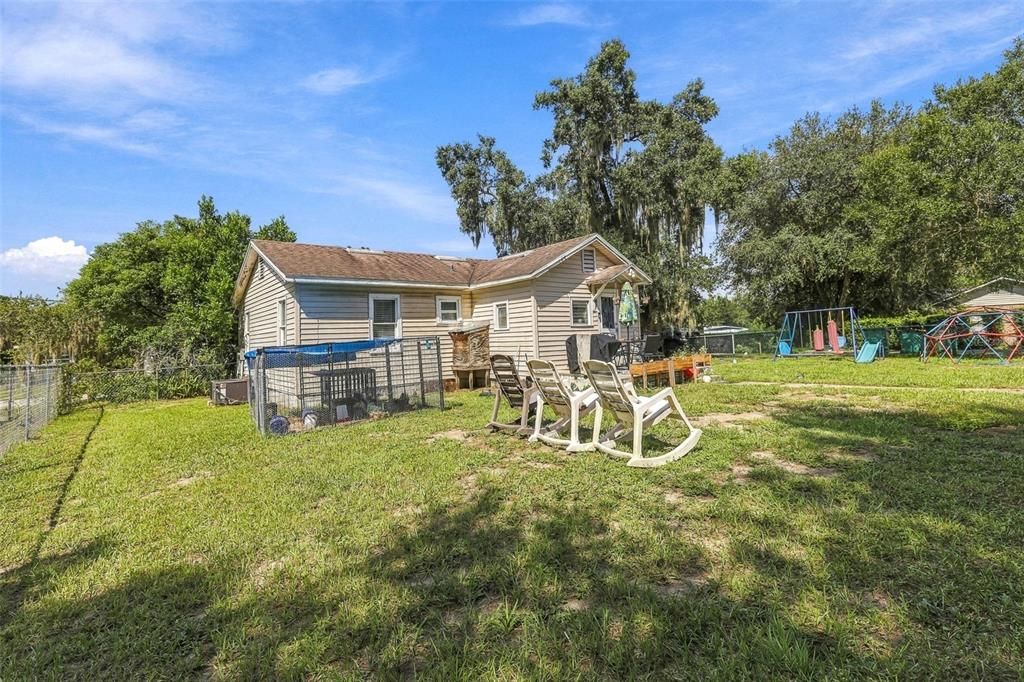 For Sale: $209,900 (2 beds, 1 baths, 846 Square Feet)