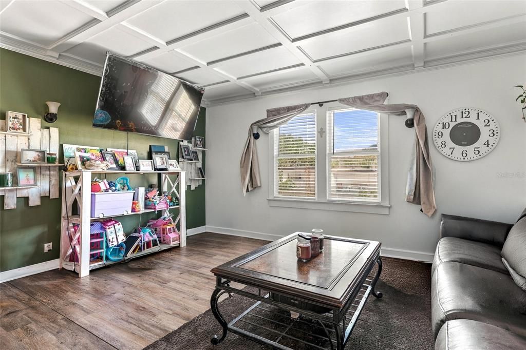 For Sale: $209,900 (2 beds, 1 baths, 846 Square Feet)