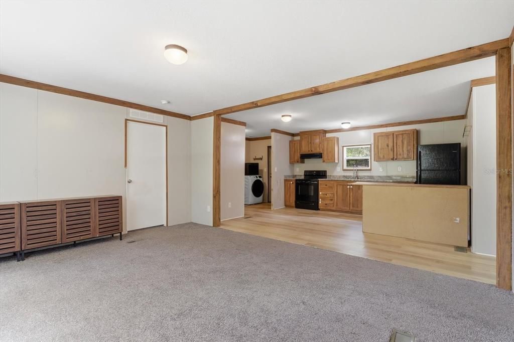 For Sale: $175,000 (3 beds, 2 baths, 1196 Square Feet)