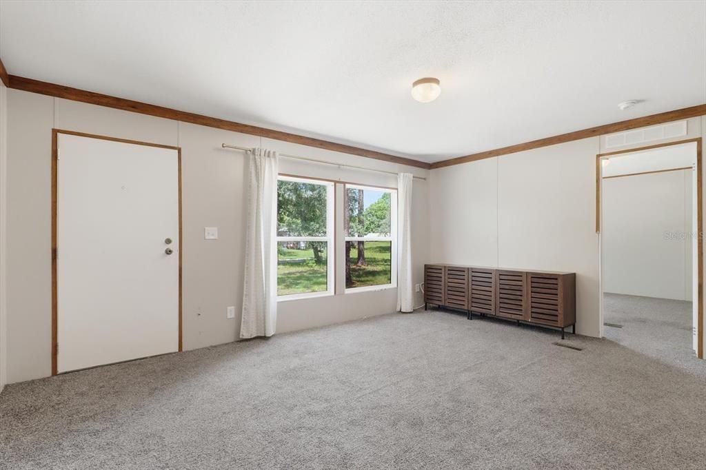 For Sale: $175,000 (3 beds, 2 baths, 1196 Square Feet)