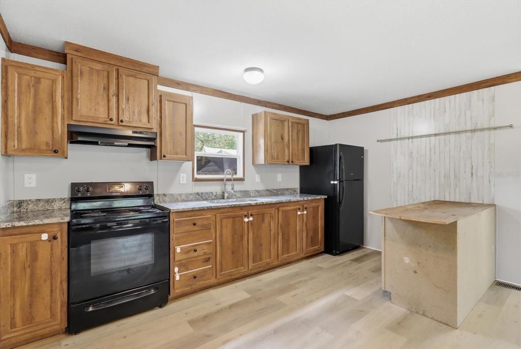 For Sale: $175,000 (3 beds, 2 baths, 1196 Square Feet)