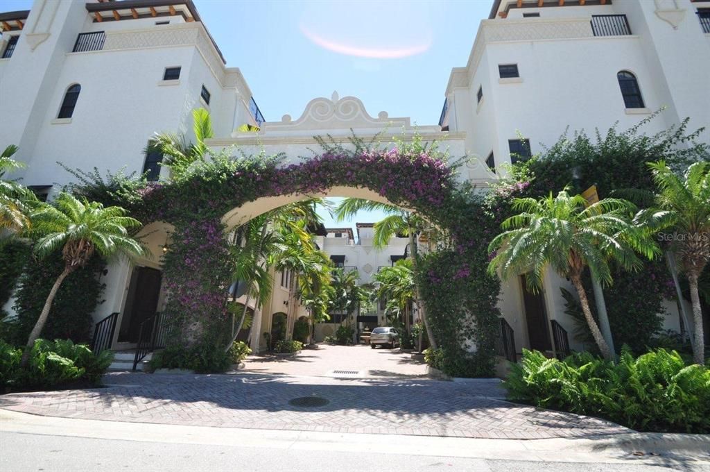 For Sale: $700,000 (3 beds, 2 baths, 1779 Square Feet)