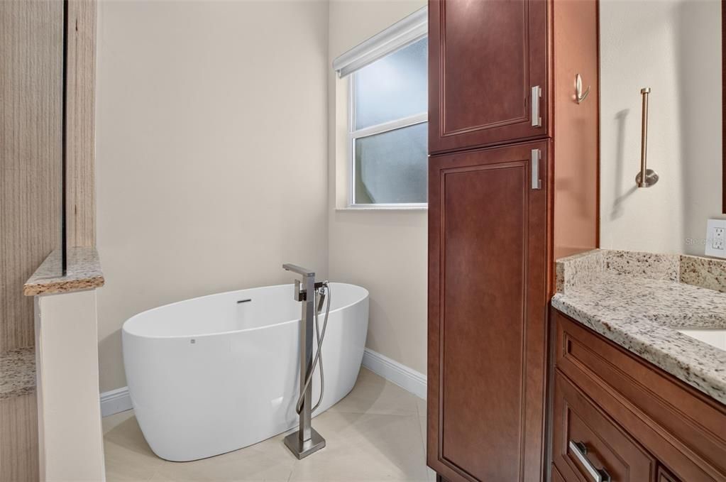 For Sale: $700,000 (3 beds, 2 baths, 1779 Square Feet)