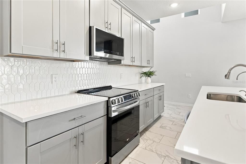 For Sale: $329,900 (3 beds, 2 baths, 1574 Square Feet)