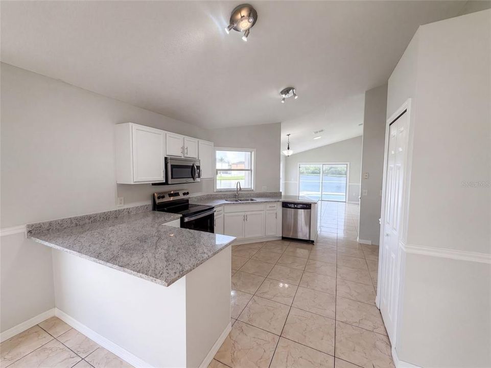 На продажу: $349,000 (3 спален, 2 ванн, 1284 Квадратных фут)