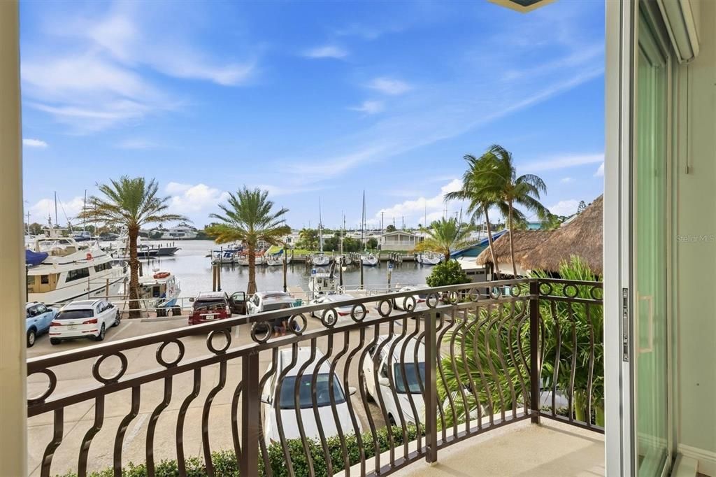 For Sale: $995,000 (3 beds, 2 baths, 1802 Square Feet)