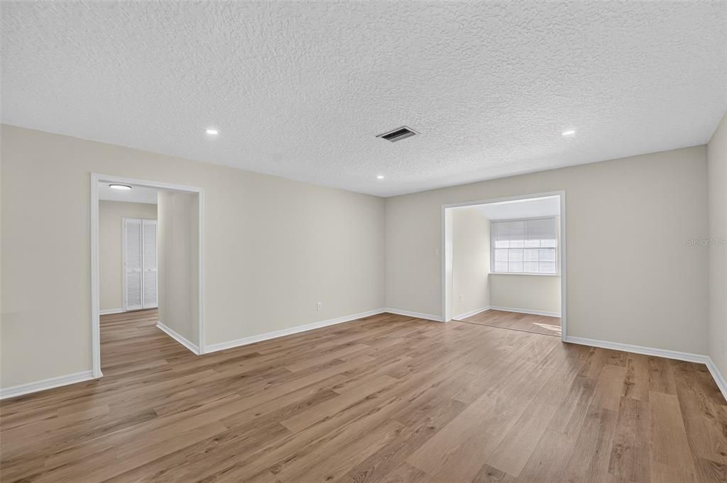For Sale: $389,998 (3 beds, 2 baths, 1476 Square Feet)