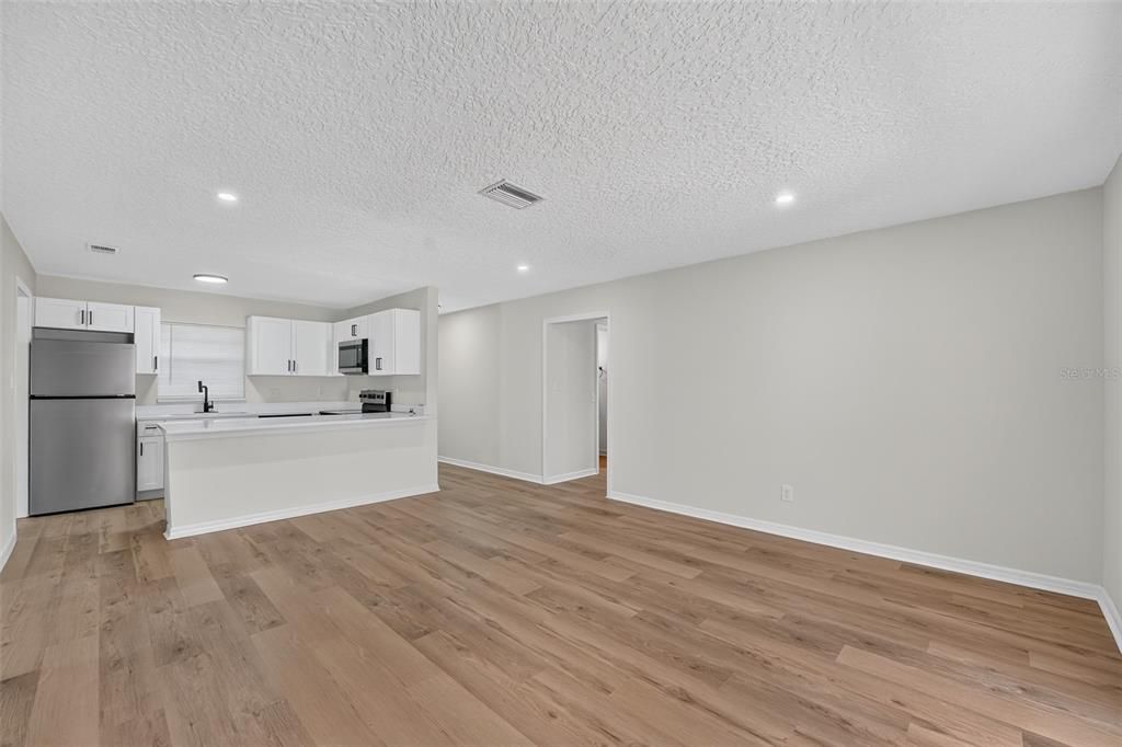 For Sale: $389,998 (3 beds, 2 baths, 1476 Square Feet)
