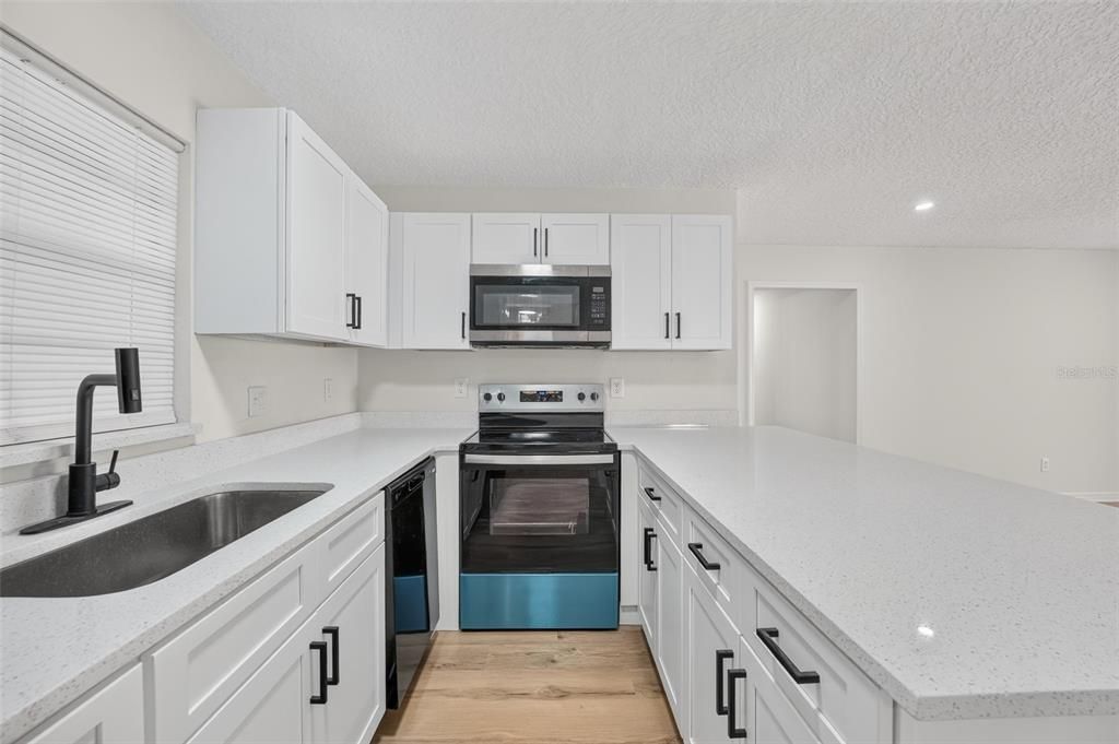 For Sale: $389,998 (3 beds, 2 baths, 1476 Square Feet)