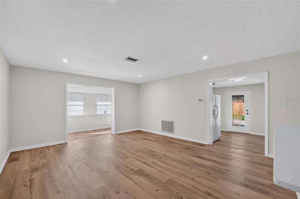For Sale: $389,998 (3 beds, 2 baths, 1476 Square Feet)