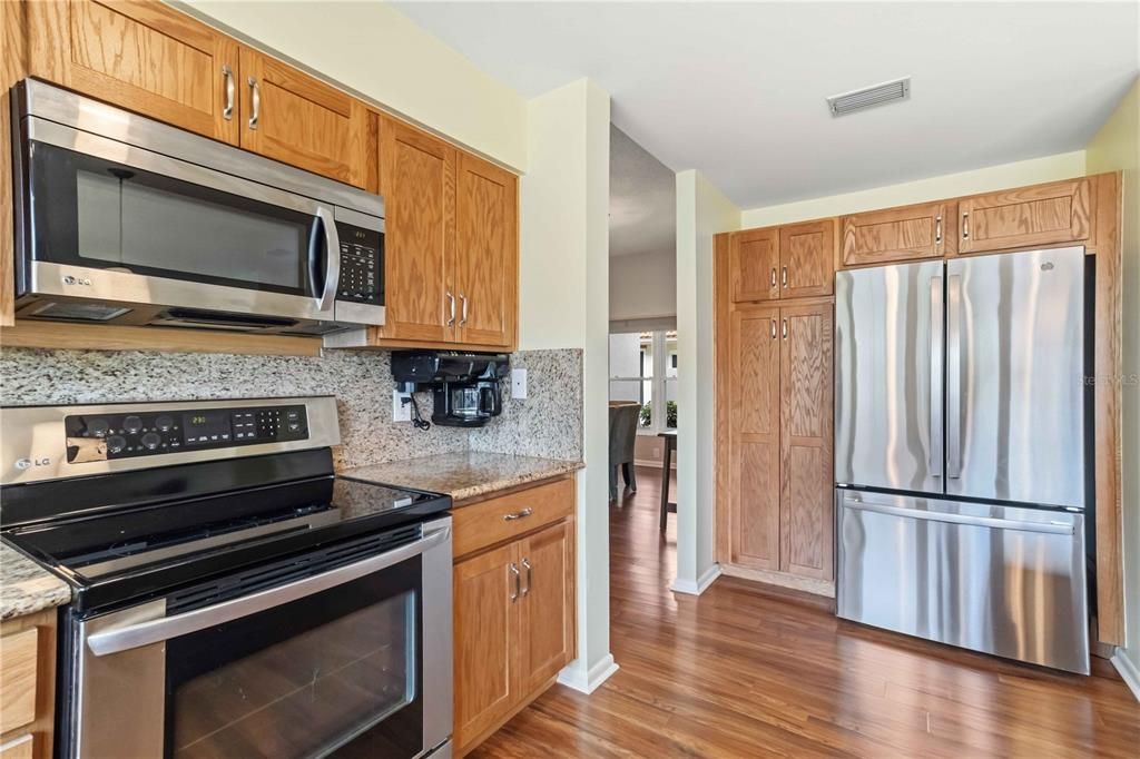 For Sale: $369,900 (2 beds, 2 baths, 1677 Square Feet)