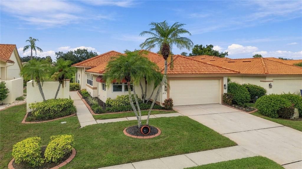 For Sale: $369,900 (2 beds, 2 baths, 1677 Square Feet)