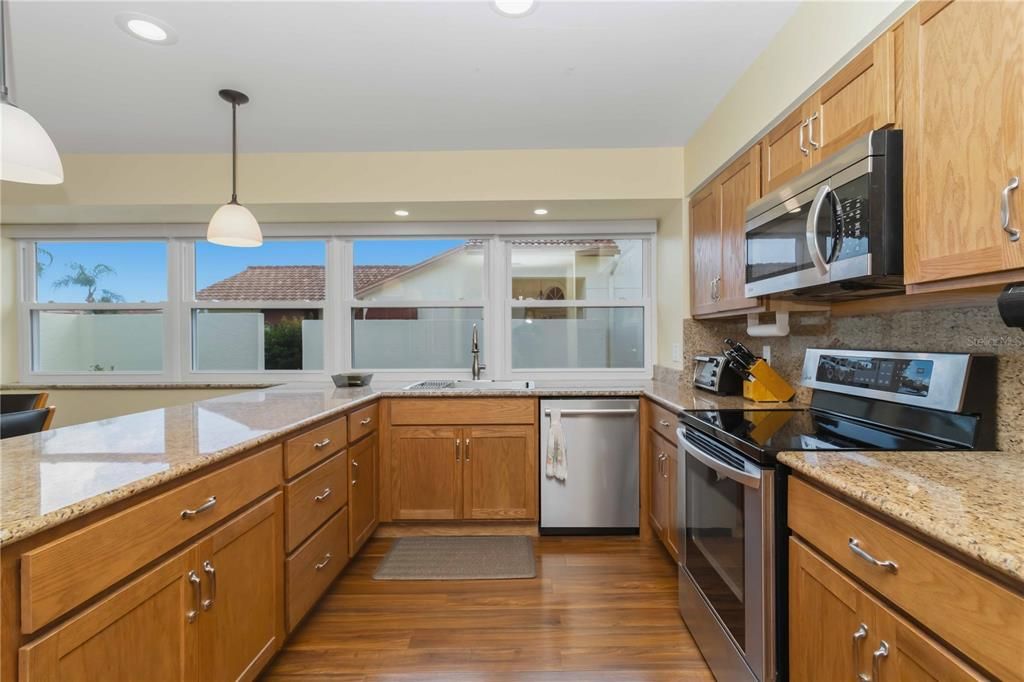 For Sale: $369,900 (2 beds, 2 baths, 1677 Square Feet)
