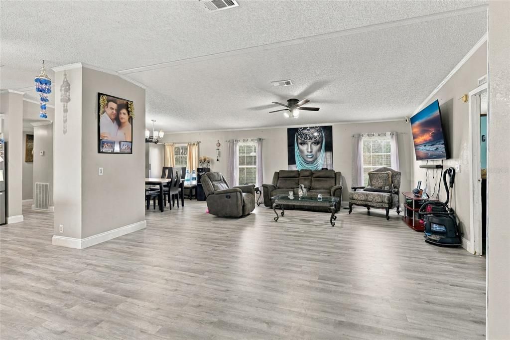 For Sale: $254,900 (3 beds, 2 baths, 1800 Square Feet)