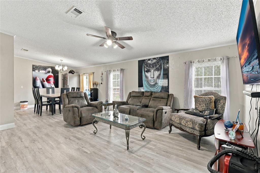 For Sale: $254,900 (3 beds, 2 baths, 1800 Square Feet)