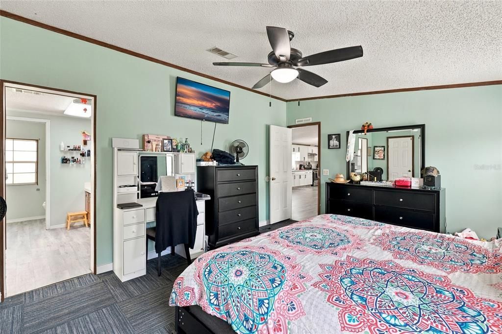 For Sale: $254,900 (3 beds, 2 baths, 1800 Square Feet)