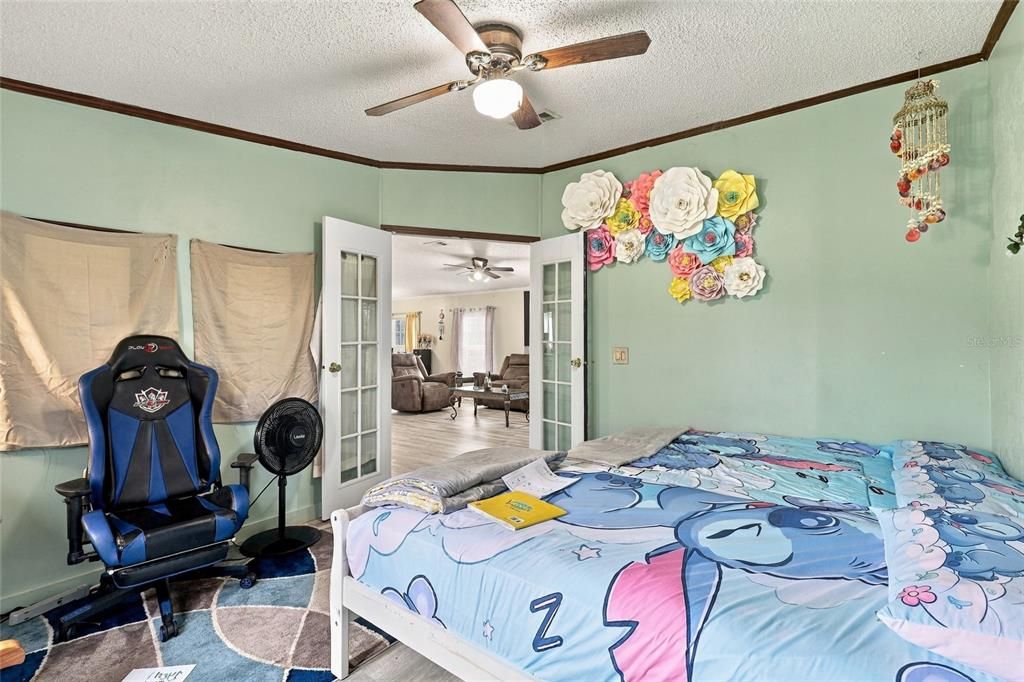 For Sale: $254,900 (3 beds, 2 baths, 1800 Square Feet)