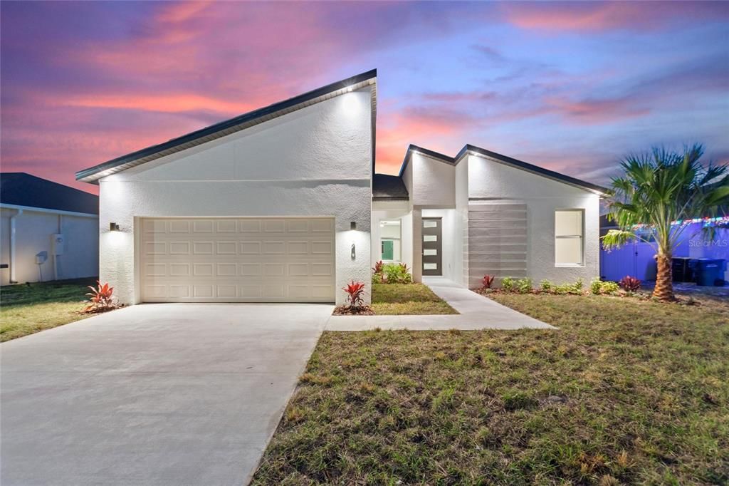 For Rent: $1,895 (4 beds, 2 baths, 1670 Square Feet)