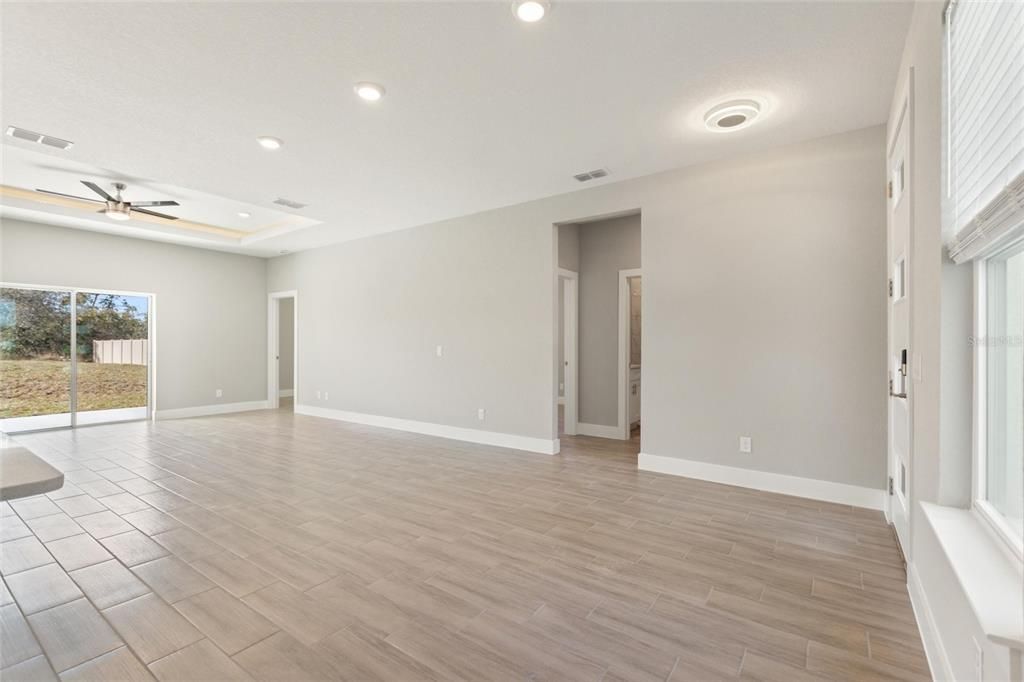 For Rent: $1,895 (4 beds, 2 baths, 1670 Square Feet)