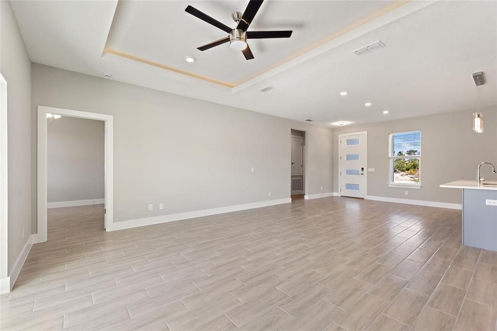For Rent: $1,895 (4 beds, 2 baths, 1670 Square Feet)
