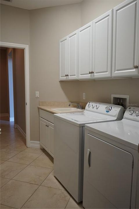 En Venta: $338,000 (2 camas, 2 baños, 1747 Pies cuadrados)