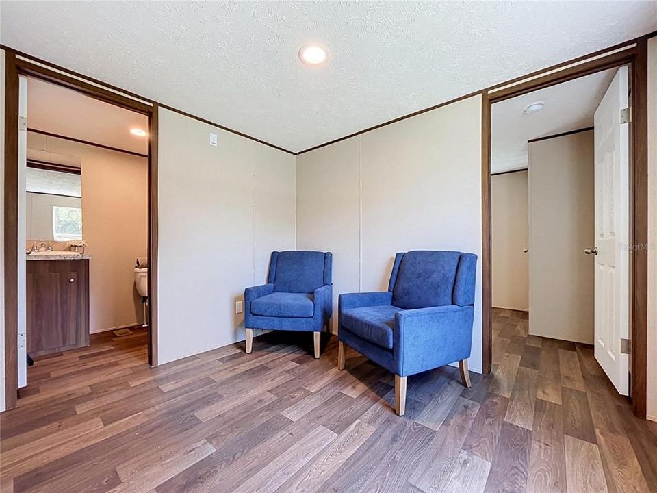 На продажу: $199,900 (3 спален, 2 ванн, 2016 Квадратных фут)
