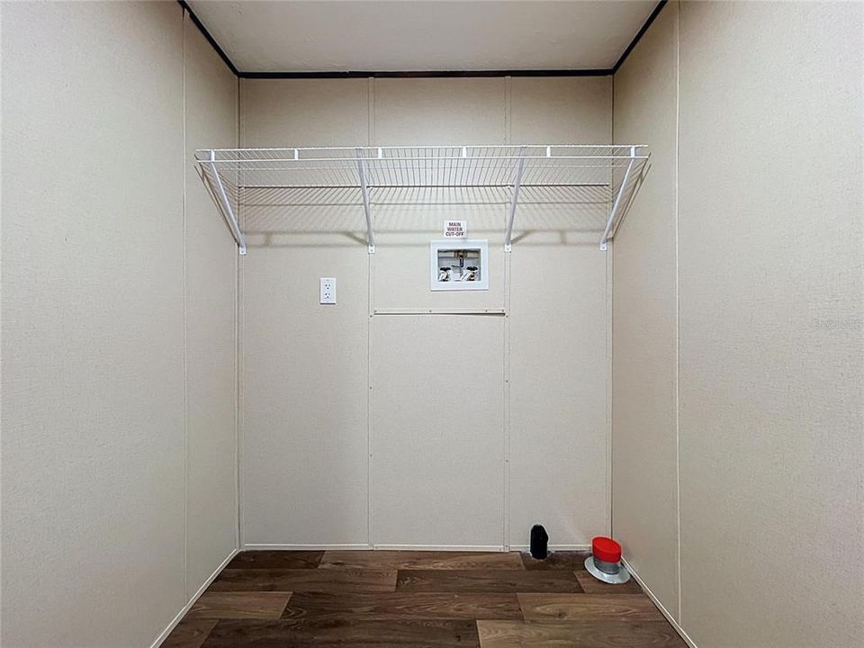 На продажу: $199,900 (3 спален, 2 ванн, 2016 Квадратных фут)