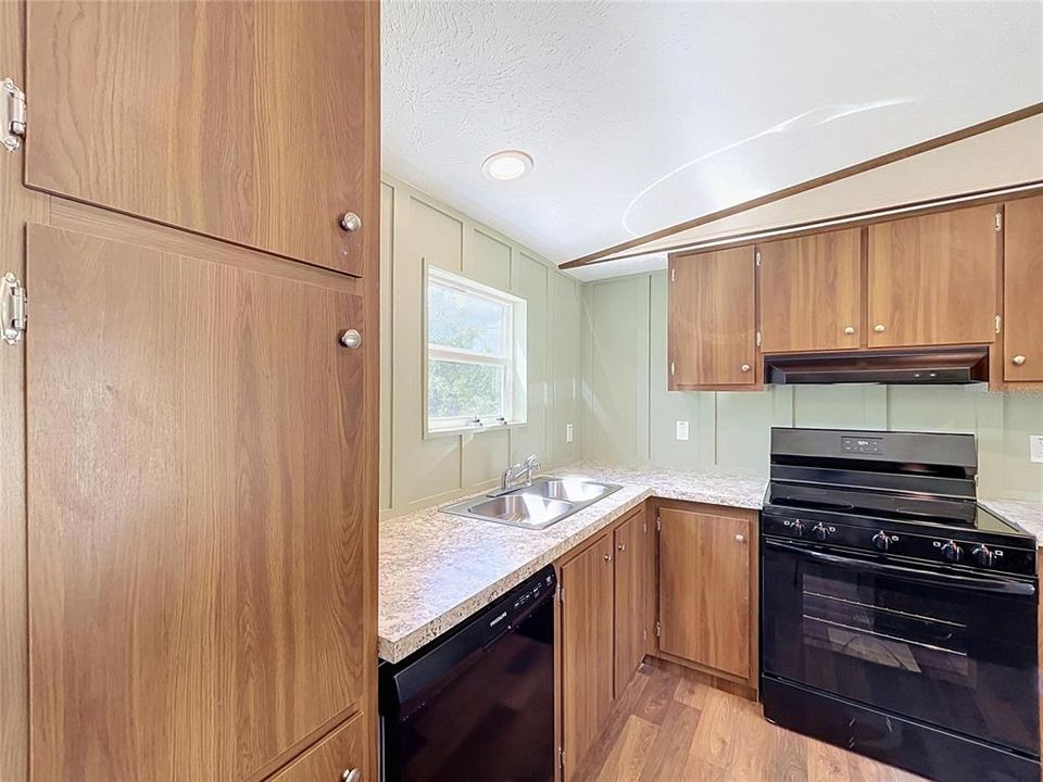На продажу: $199,900 (3 спален, 2 ванн, 2016 Квадратных фут)